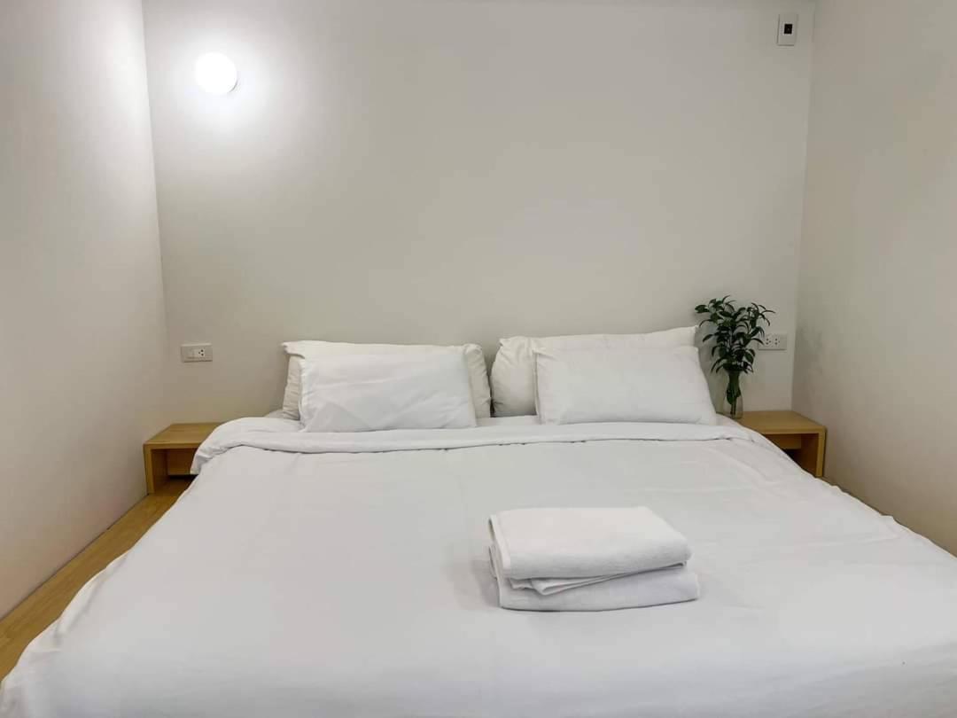 La Moon House Hotel Salaya Buitenkant foto