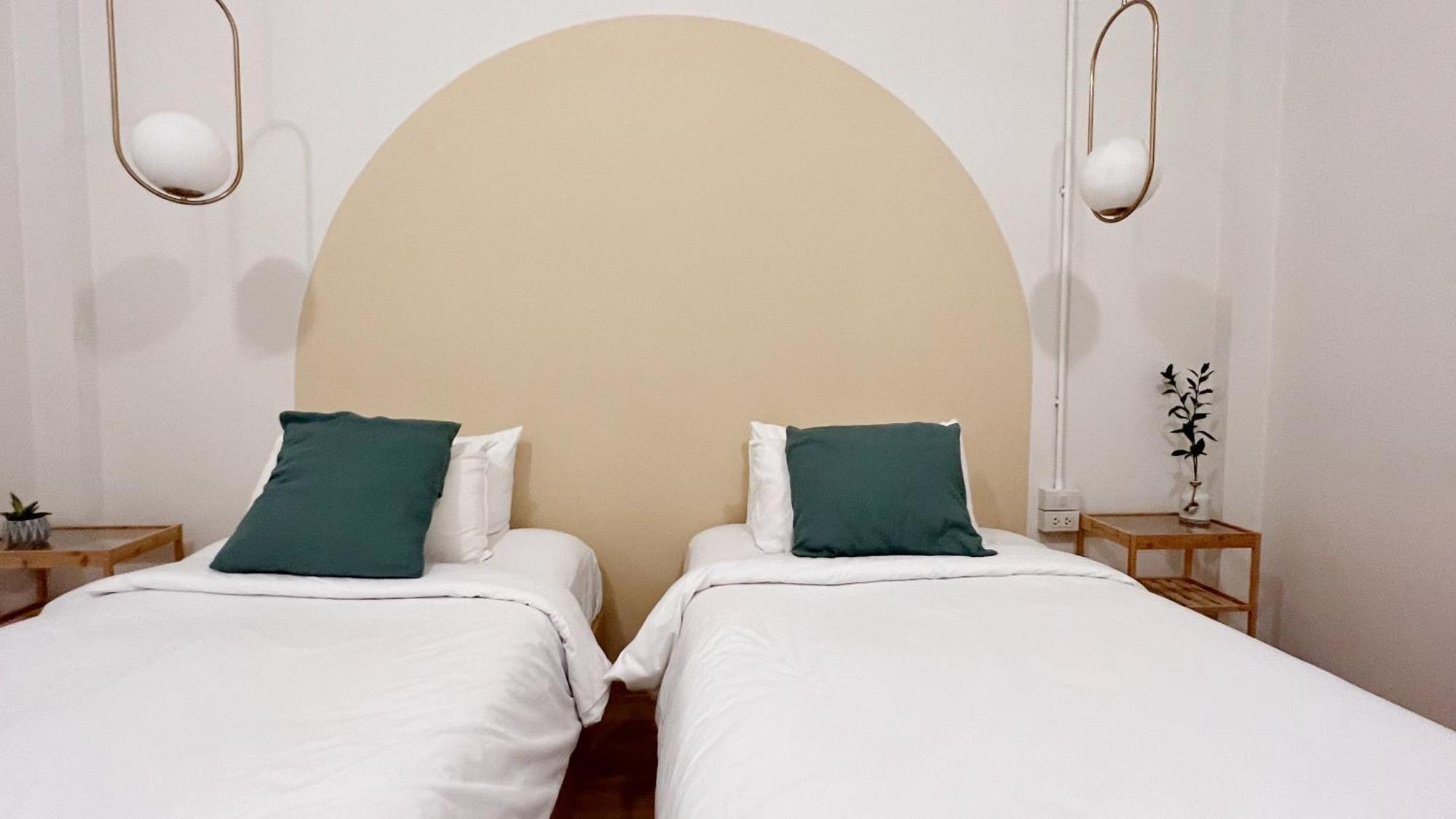 La Moon House Hotel Salaya Buitenkant foto