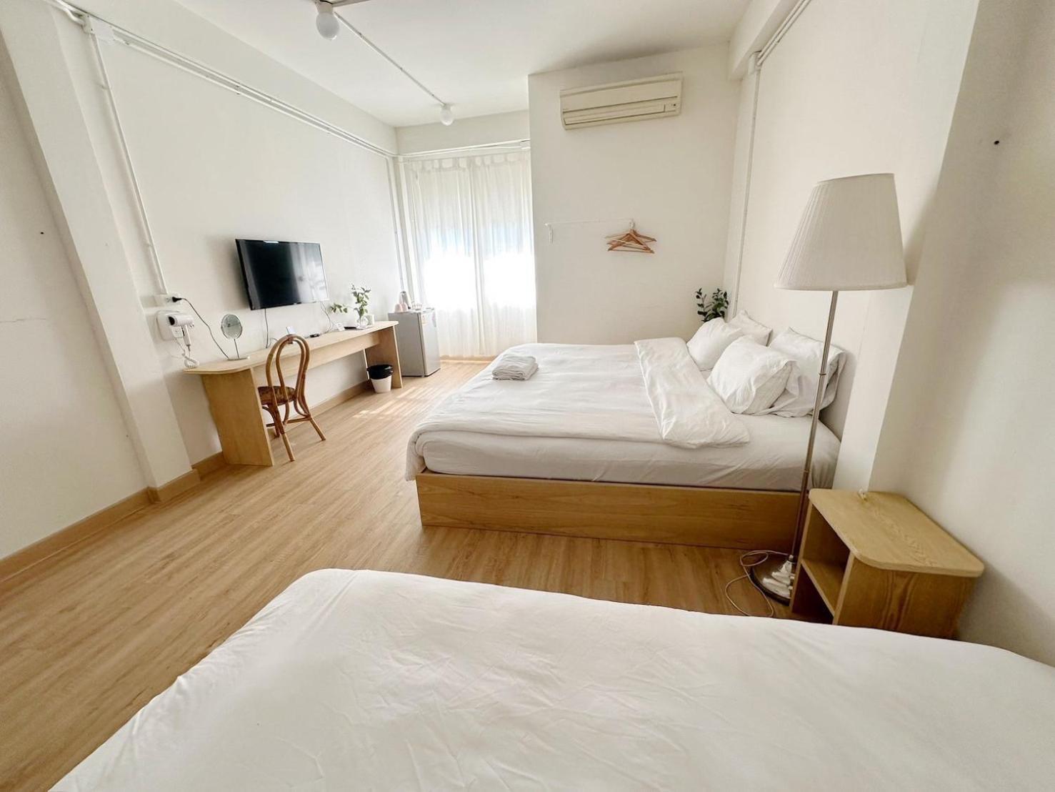 La Moon House Hotel Salaya Buitenkant foto