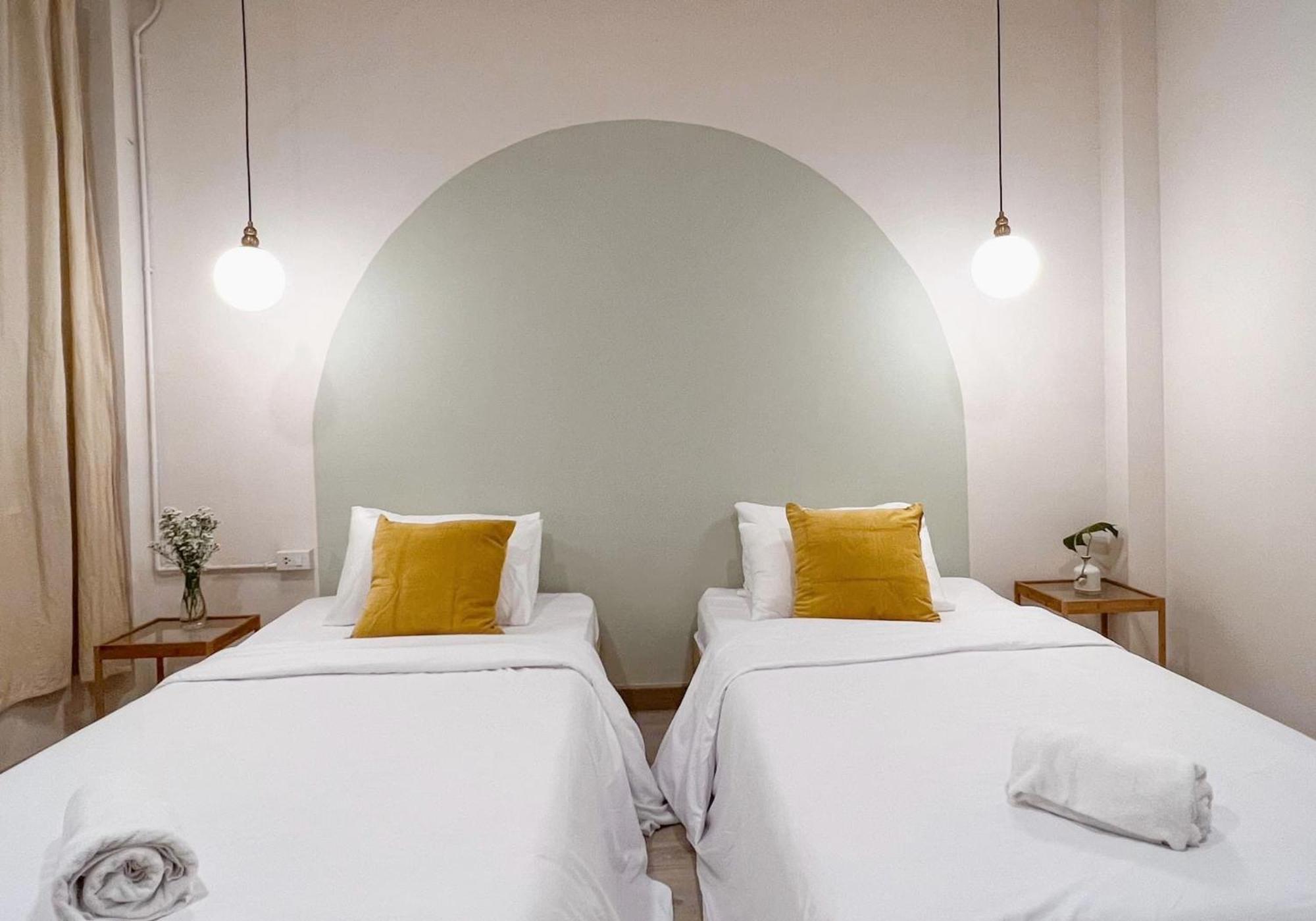 La Moon House Hotel Salaya Buitenkant foto